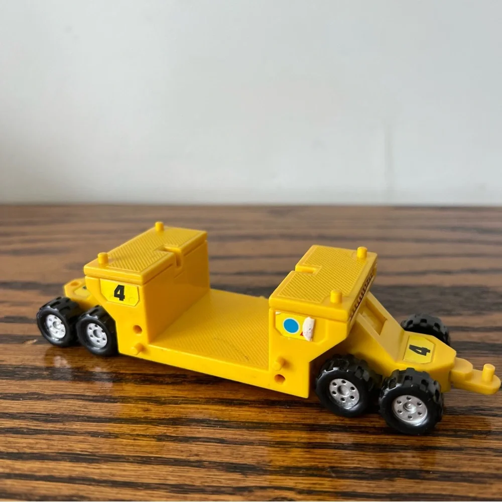 Vintage 1996 Hot Wheels Mega Rig Replacement Piece Part Trailer Wagon # 4 Yellow